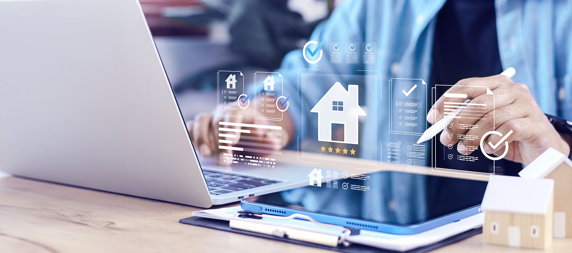 Proprietario gestisce in digitale registrazione e adempimenti fiscali di un contratto di affitto transitorio con cedolare secca.